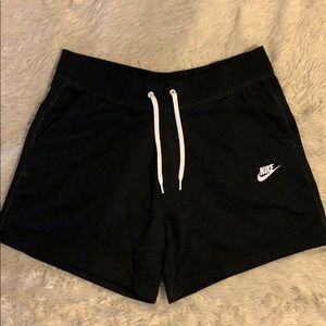 Nike standard fit shorts (women)